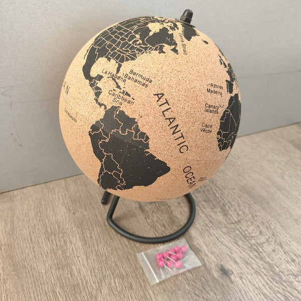 Globus af kork med tekst - globus - diameter 20 cm.
