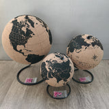 Kurk24 Kurk wereldbol met tekst - globe - diameter 20 cm.